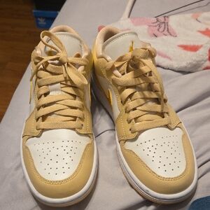 Wmns Air Jordan 1 Low 'Sail Yellow Ochre'